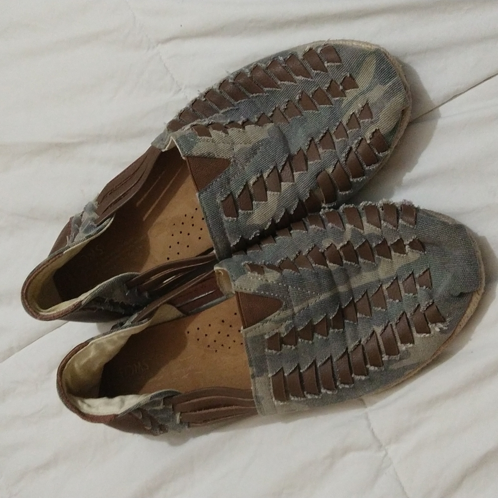 Toms Slip Ons size 9.5